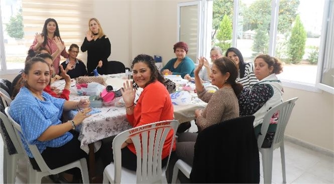 Akdeniz Belediyesi Karaduvar Mahallesi Kültür Evi’nin Kursiyerlerine de Gümüş ve Bakır İşlemeciliği Kursu Veren Sevim, Başarı Hikâyesini Anlattı