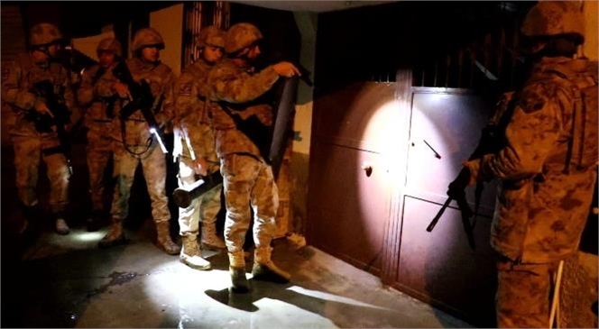 Mersin İl Jandarma Komutanlığı Ekipleri PKK/KCK Terör Örgütü Üyesi 10 Şahsa Yönelik Operasyon Düzenledi