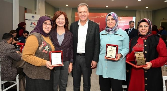 Başkan Seçer, Mersin Büyükşehir Belediyesi Tarafından ‘5 Aralık Dünya Gönüllüler Günü’ Kapsamında Düzenlen Programa Katıldı