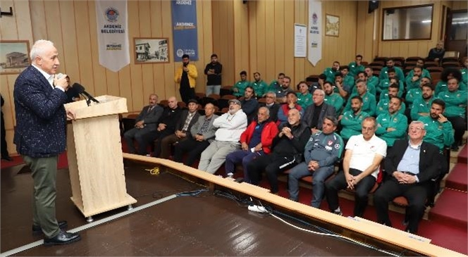 Akdeniz Belediye Başkanı M. Mustafa Gültak, Türkiye Futbol Antrenörleri Derneği (Tüfad) Yöneticileri, Spor Adamları ve Kursiyerler İle Bir Araya Geldi