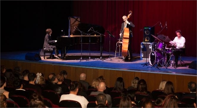 Mersin Büyükşehir Belediyesinden Akob’un Hakan Başar Konserine Destek