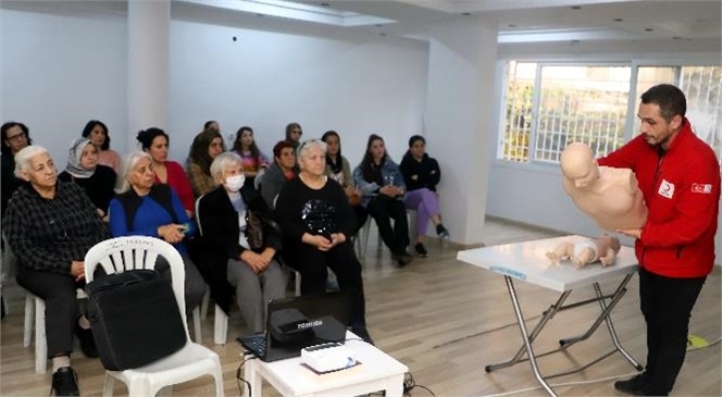 Akdeniz Belediyesi'nden Turgut Reis Mahallesi Sakinlerine İlkyardım Eğitimi