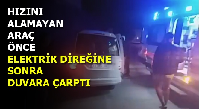 Mersin'de Meydana Gelen Trafik Kazasında Araç Elektrik Direğine Çarptı, 1 Ağır Yaralı