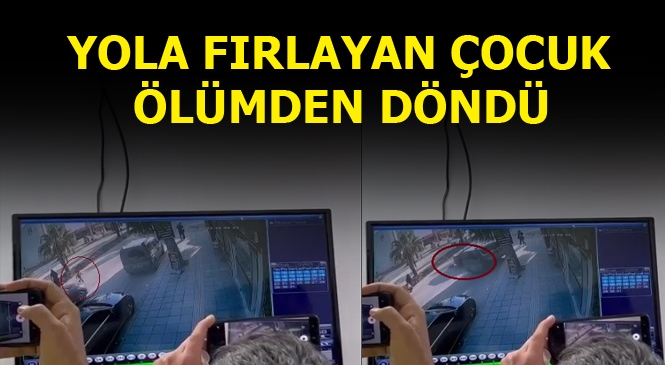 Mersin'de Yola Fırlayan Çocuk Arabanın Altında Ezilmekten Son Anda Kurtuldu, Araç Park Halindeki Arabalara Çarptı