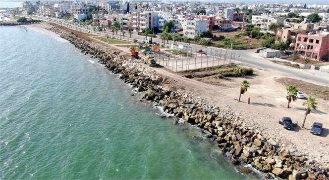 Akdeniz Belediyesi’nin Karaduvar Mahallesi Sahilinde Başlattığı Yenileme Çalışmasının İkinci Etabı Sürüyor