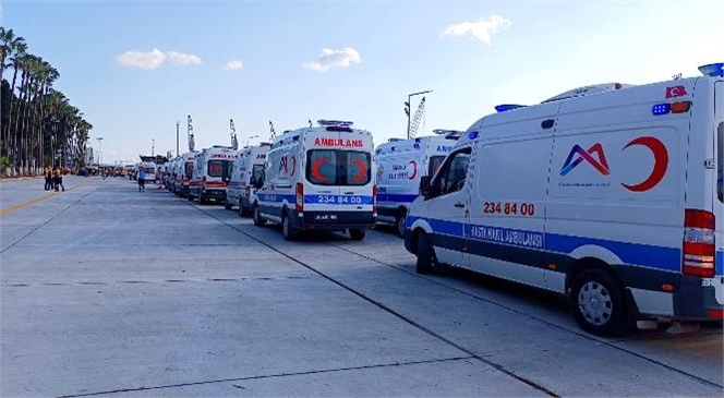 Mersin Limanı’na Gelen Yaralıları Büyükşehir’in Ambulansları Hastaneye Ulaştırıyor