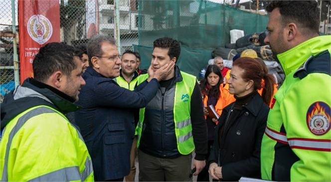 Mersin Büyükşehir Belediye Başkanı Vahap Seçer, Merkez Üssü Kahramanmaraş Olan ve Toplam 10 İli Etkileyen Felaketin 5. Gününde de Hatay’a Gitti.