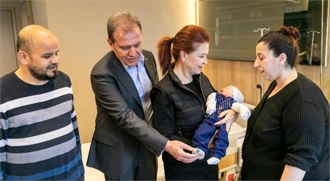 Başkan Seçer ve Meral Seçer, Mersin’de Bebek Sevinci Yaşayan Depremzede Aileyi Ziyaret Etti