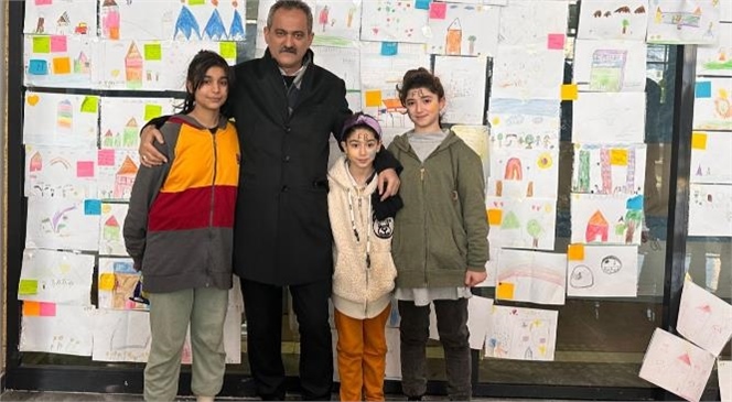 Mili Eğitim Bakanı Mahmut Özer, Deprem Bölgesinde 1 Mart'tan Sonra İlçe ve Okul Bazlı Kararlar Alınarak Eğitim Öğretimin Başlatılacağını Söyledi