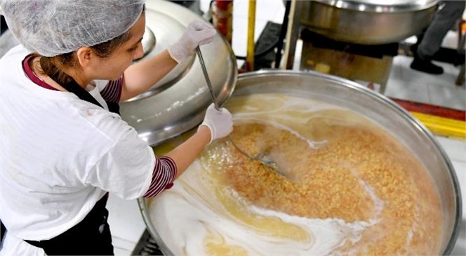 Mersin’de, Depremzedelere 3 Öğün Sıcak Yemek İkramı