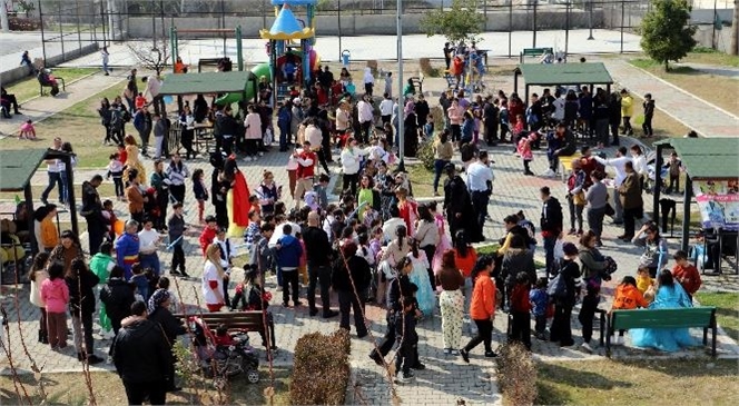 Sihirbaz Gösterisi, Animasyon, Yüz Boyama Gibi Farklı Aktivitelerin Yer Aldığı Etkinlikte Depremzede Çocuklar Gönüllerince Eğlendi