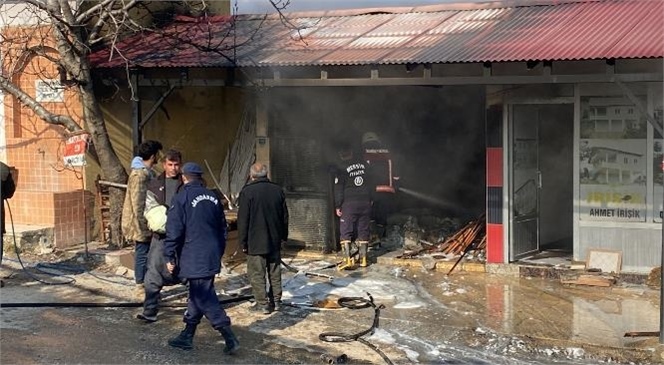 Mersin Çamlıyayla'da Hırdavat Dükkanında Yangın Çıktı