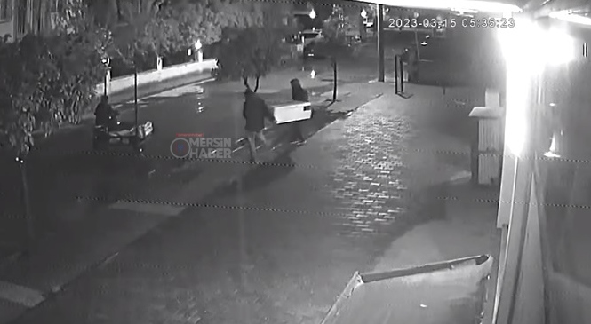 Mersin'de Dolap Motoru Hırsızlığı Yapan Şüpheliler Güvenlik Kamerasına Yakalandı