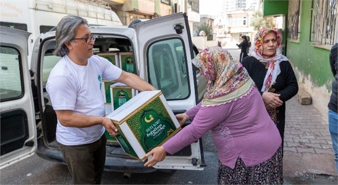 Mersin Büyükşehir Belediyesi, Ramazan Ayı İçin Gıda Kolisi Dağıtımlarını Sürdürüyor