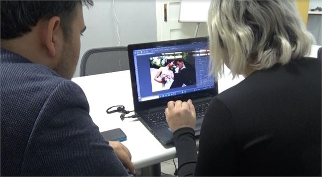 Tarsus Kadın ve Çocuk Bilim, Teknoloji Atölyesi’nde Photoshop Eğitimini Başarıyla Tamamladı