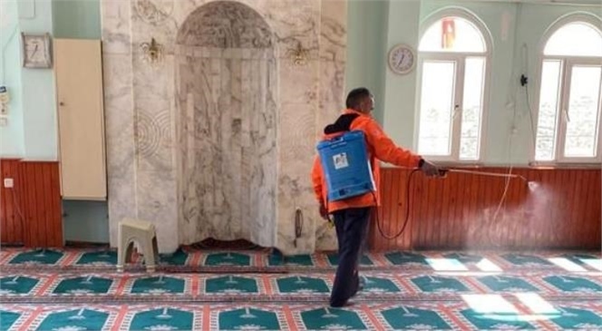Büyükşehir Ekipleri Tarsus’ta Cami Dezenfekte ve Mezarlık Temizlik Çalışmalarını Sürdürüyor