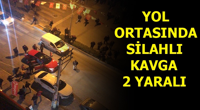 Cadde Ortasında Kimliğ Belirsiz Kişiler Silahlı Kavga Etti, 2 Kişi Yaralandı