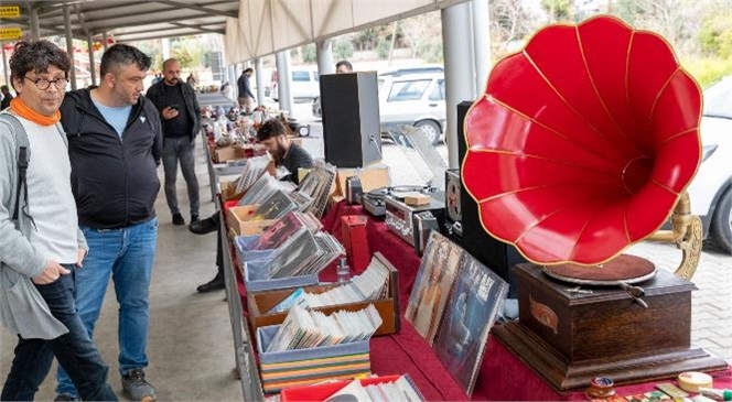 Mersin Büyükşehir Koleksiyonerleri ve Antika Tutkunlarını Bir Araya Getiriyor