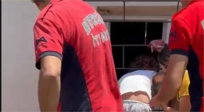 Mersin’de Eve Pencereden Girmeye Çalışan 5 Yaşındaki Çocuk Demir Korkuluklara Sıkıştı