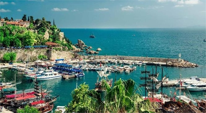 Türkiye’nin En Çok Rağbet Gören Tatil Şehri: Antalya