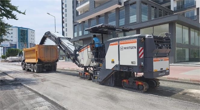 Büyükşehir Belediyesi Ekipleri, Tarsus Merkez Öğretmenler Mahallesi’nde Yer Alan Şehit İsmet Akın Caddesi’nde Kapsamlı Faaliyet Başlattı