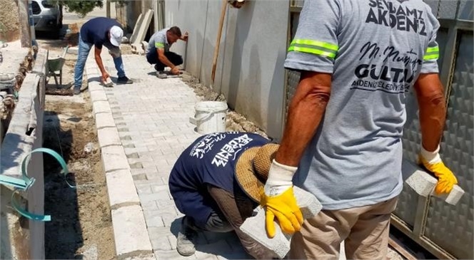 Fen İşleri Ekipleri Akdeniz’in Her Mahallesine Hizmet Veriyor