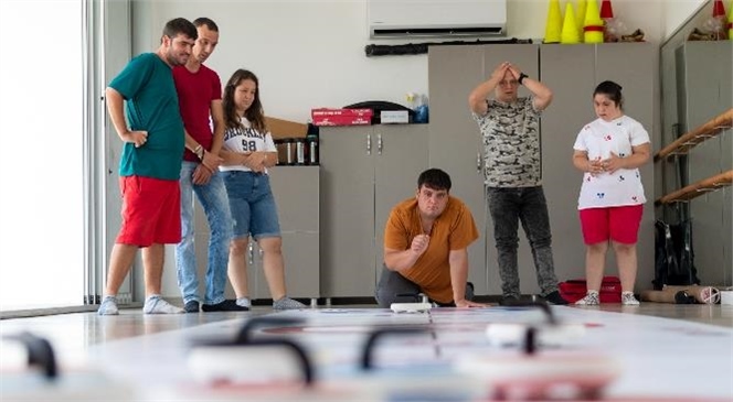 Özel Bireyler Floor Curling Sporunu Çok Sevdi