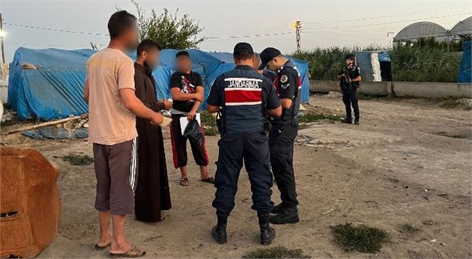 Mersin'de 12 Düzensiz Göçmenin Ülkemize Yasa Dışı Yollarla Giriş Yaptığı Tespit Edildi