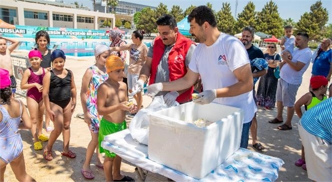 Tarsus’un Limonlu Dondurması Bu Kez Yüzme Kursu Öğrencilerini Serinletti