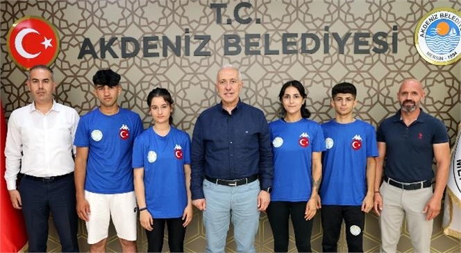 Şampiyonalardan Madalyalarla Dönen Kick Boks Sporcuları, Akdeniz Belediye Başkanı M. Mustafa Gültak’ı Ziyaret Etti