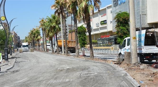 Mersin Büyükşehir Belediyesi Fen İşleri Dairesi Başkanlığı Tarafından Tarsus’ta Geçtiğimiz Günlerde Başlatılan "Kentsel Tasarım ve Yenileme Projesi’nde Çalışmalar Tüm Hızıyla Devam Ediyor.