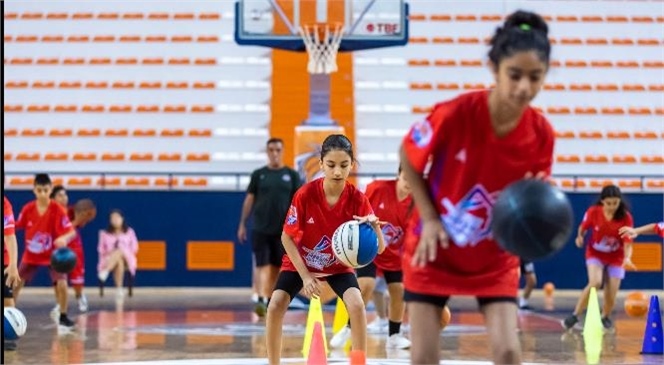 Mersin Büyükşehir’in Basketbol Kursu Yaz Döneminde de Gençlerin Gözdesi