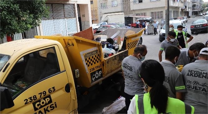 10 Ton Atık Malzeme ve Çöp Çıkarılan Ev, Belediye Ekiplerince Temizlenip Dezenfekte Edildi