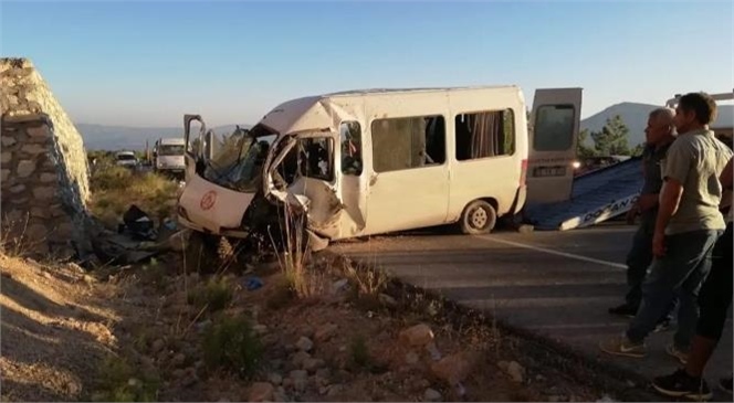 Mersin'de Tarım İşçilerini Taşıyan Minibüs Kaza Yaptı