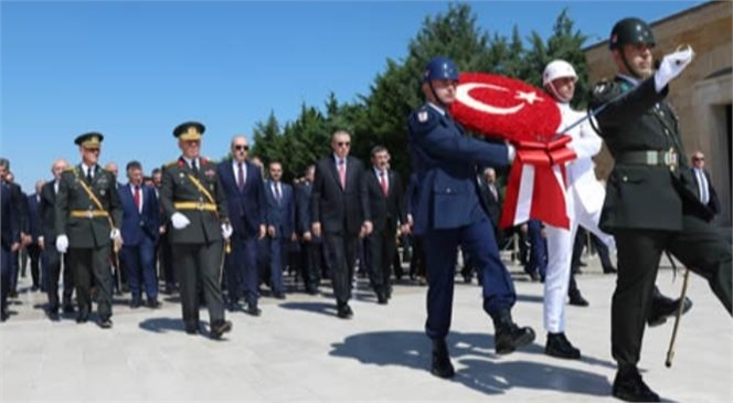 Cumhurbaşkanı Recep Tayyip Erdoğan, 30 Ağustos Zafer Bayramı ve Türk Silahlı Kuvvetleri Günü Nedeniyle Anıtkabir’de Düzenlenen Törene Katıldı