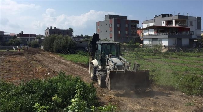 Akdeniz'de Merkez - Kırsal Ayırımı Yapmadan Tüm Mahallelerde Yeni Yol Açma ve Asfalt Kaplama Çalışması İle Birlikte Kaldırım ve Kilit Taşı Yenileme Hizmetleri