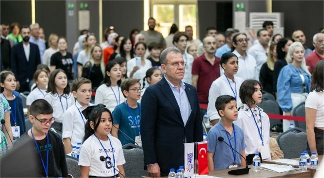 Mersin Büyükşehir Belediye Başkanı Vahap Seçer, Büyükşehir’in Cumhuriyet’in 100. Yılında Hayata Geçirdiği Çocuk Meclisi’nin Açılış ve Mazbata Töreni’ne Katıldı