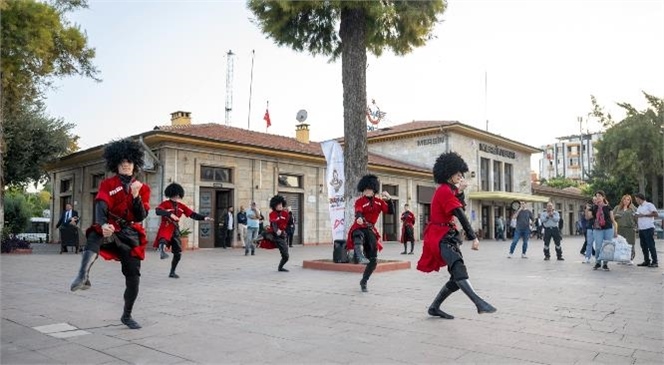 Uluslararası Tarsus Festivali Coşkusu Mersin’i Sardı! Mersin Büyükşehir Kentin Her Yanını Karnavala Çevirdi