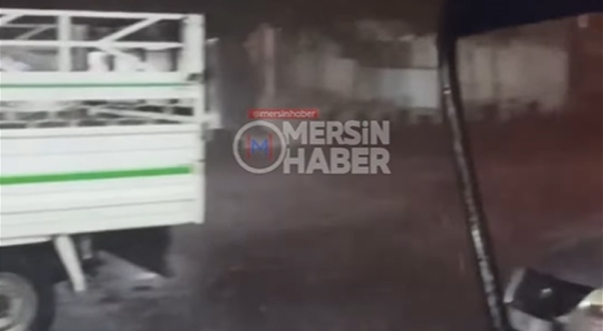 Meteoroloji Uyarı Yapmıştı! Mersin'de Şiddetli Sağanak Hayatı Olumsuz Etkiledi