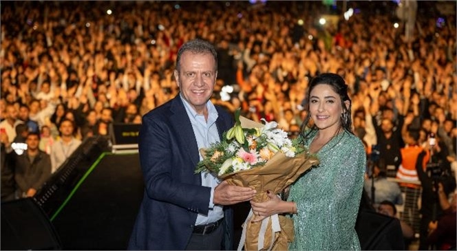 Melek Mosso Uluslararası Tarsus Festivali’nin Son Gününde Sahne Aldı! Seçer, 3. Uluslararası Tarsus Festivali’nin Sözünü Verdi