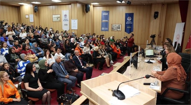 Akdeniz Belediyesi’nden "Türkiye Yüzyılında Güçlü Kadın Güçlü Toplum" Paneli