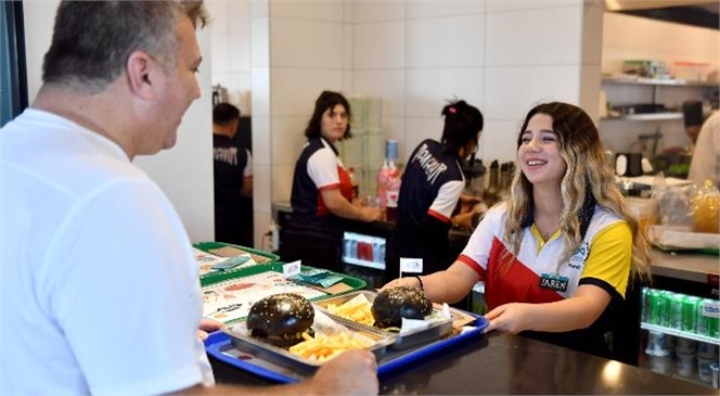 Mersin Büyükşehirle Üniversite Öğrencileri İlk İşlerine Adım Atıyor! Üniversite Öğrencileri Hem Okuyor, Hem de Çalışıyor