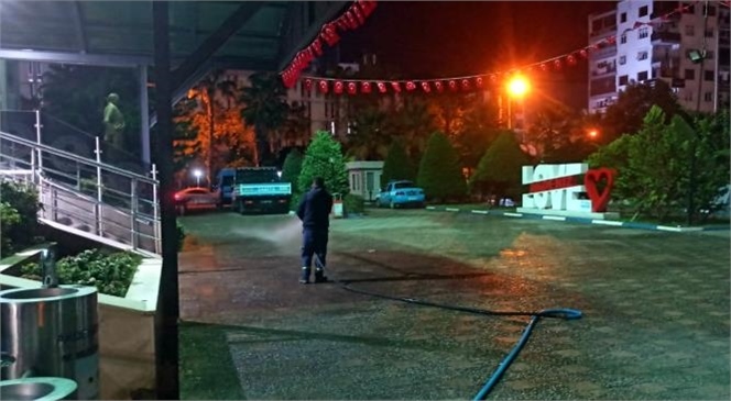 Mersin Akdeniz’de Fırtına ve Sağanak Sonrası Temizlik Çalışması