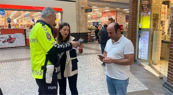 Mersin Emniyeti Şehir merkezindeki AVM’lerde Trafik Bilinci Çalışması Yaptı