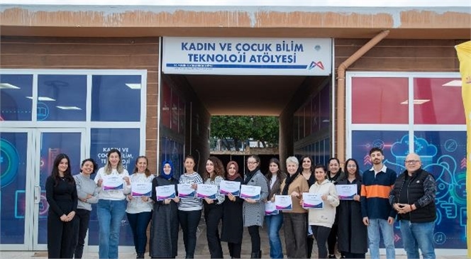 Kadın Ve Çocuk Bilim, Teknoloji Atölyesi’nde Anneler Teknoloji Eğitimi Alıyor