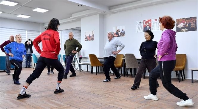 Mezitli’deki Emeklilerin İkinci Adresi Mezitli Emekli Evi, Mezitli Emekli Evi’nde Haftanın 6 Günü Etkinlik Yapılıyor