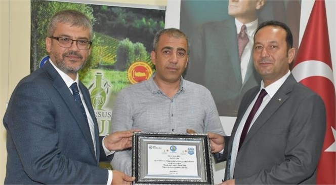 Tarsus Ticaret Borsası 2023 Yılında Performans Sisteminde Dereceye Giren Personellere Plaket Verdi