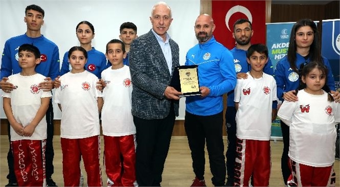 Akdeniz Belediye Başkanı Gültak, Sporcu Gençler Ve Aileleri İle Buluştu