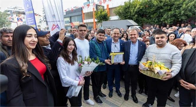 Mersin Büyükşehir Belediye Başkanı Vahap Seçer, Erdemli Kurs Merkezi’nde Eğitim Gören Öğrencilerin Aileleriyle Buluştu