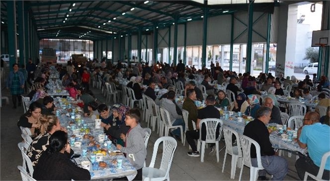 Mersin Büyükşehir Belediyesi’nden Tarsus Yarbay Şemsettin Mahallesi’nde İftar Programı